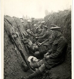 Highland Territorials in a trench [La Gorgue, France]. Photographer: H. D. Girdwood.