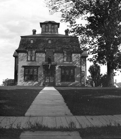 Russell House -June 1898