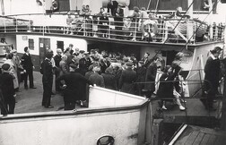 Disembarking from theHumber ferry, Exercise Exodus, Hull 28 May 1961(archive ref CD-103) (23)