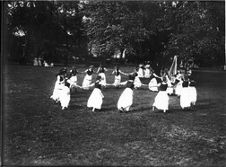 Dance performance at Oxford College May Day celebration 1914