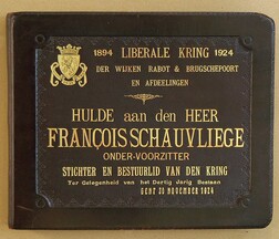 Kaft van het huldeboek | Cover of the commemoration book