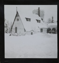Winter-time view of TarvaspÃ¤Ã¤, photographed from the south-west. The picture features the building's roofs and its characteristic central tower and entrance archway