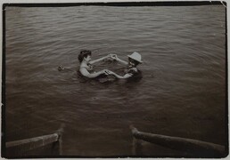 Countess Gisela Hess-Diller and baroness Marion Franchetti (with a hat) swimming in Vienna, 1904.
