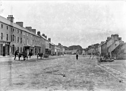 Meet Moate's Main Street - from the west!