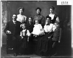 T. J. Stanley family portrait 1908