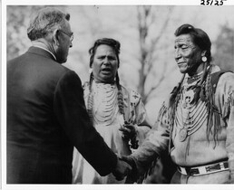 Chief Two-Guns White Calf and his medicine man receiving the keys to the city of Oxford 1927