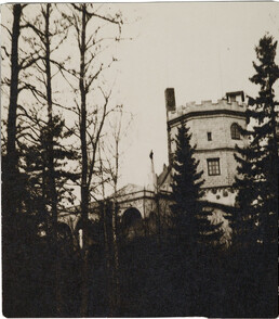 In the late 1920's the atelier house tower was strengthened with concrete bricks.