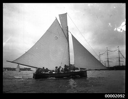 24-footer VOLUNTEER on Sydney Harbour