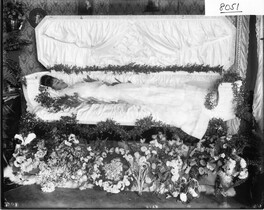 Grace Chambers in casket 1907