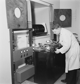 Recording  instantaneous discs at the Sound Department of the Finnish Broadcasting Company, 1930s.