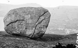 "â€¦ informally inscribed rock â€¦" = An Chloch MhÃ³r / The Big Stone