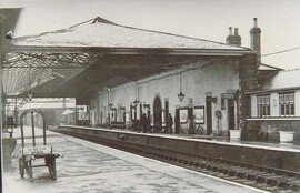 Market Weighton Railway Station 1940 (archive ref DDX1525-1-14)