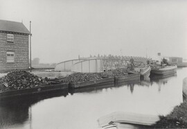 'Tom Pudding train' on the canal at Goole 1882 (archive ref DDX882-19)