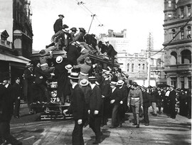 Crowds going to Watson's Bay to see the American Fleet, Sydney NSW