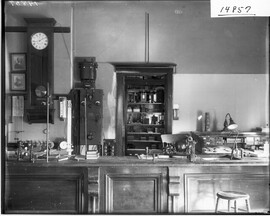 Physics demonstration work bench 1915