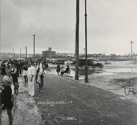 Bondi Beach, Sydney, 1922 / photographed by R. P. Moore