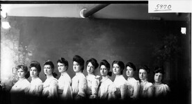Women's group portrait 1904