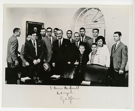 CoachVernonMacDonald-and-BasketballTeam