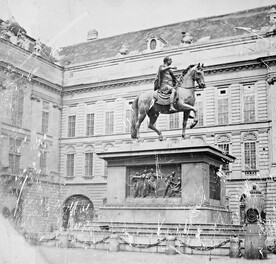 "Equestrian monument in an unidentified location" = Emperor Joseph II in the Josefsplatz, Vienna!