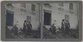 The Gallen-Kallelas searching for a new home in Porvoo, on the right Mary with architect Eliel Saarinen, 1911.