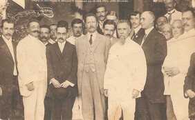Grupo de invitados al banquete en honor del sr. Gobernador Gral. JosÃ© Delgado.
