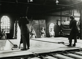 British women Glass Workers