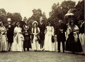 Employees of Deans & Son at the 'Beverley Through The Ages' pageant 1937 (archive ref DDPD-2-2-8)