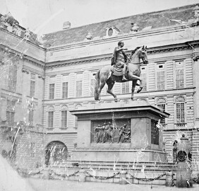 "Equestrian monument in an unidentified location" = Emperor Joseph II in the Josefsplatz, Vienna!