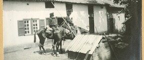 Twee Belgische Gidsen te paard, augustus 1914 | Two Belgian Guides on horseback, August 1914