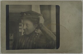 Anna SlÃ¶Ã¶r, Mary Gallen-KallelaÂ´s sister, wearing a hat.