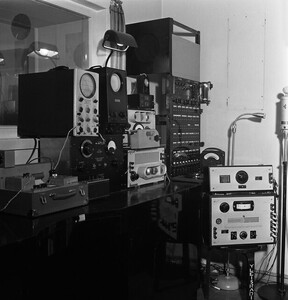 Radio House in Fabianinkatu, appliances in the laboratory, 1938.