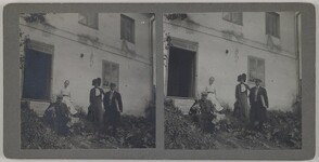 The Gallen-Kallelas searching for a new home in Porvoo, on the right Mary with architect Eliel Saarinen, 1911.