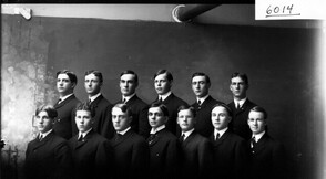 Phi Delta Theta group portrait 1904