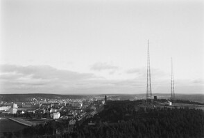 Lahti, radio station and radiomasts, ca. 1935. General view of the town and radio station with two 150 meter self-supporting masts.