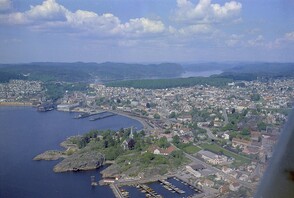 Larvik med Tollerodden i forgrunnen