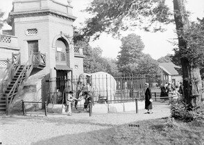 The Elephant House (formerly the Giraffe House)