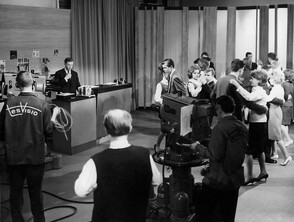 Presenter Antti EiniÃ¶ in the Tesvisio studio