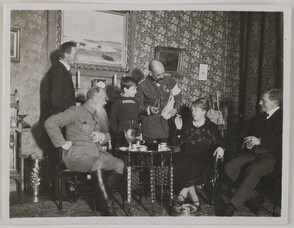 Akseli Gallen-Kallela with Mascha Heiroth, Algar von Heiroth, Dr. Perrit, Sigurd Wettenhovi-Aspa, and Emil WikstrÃ¶min Helsinki, 1919; photograph 2.