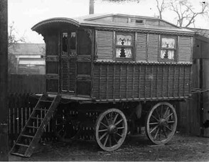 Gypsy wagon circa 1900 (archive ref DDX1319-6-23)