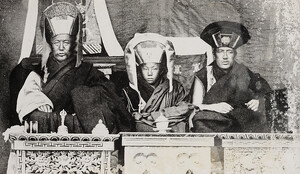 07  Etter Tibetansk oppfatning er disse imidlertid ikke inkarnasjonen av Buddha, men av et eller annet berÃ¸mt vesen: en lama, en helt, en demon etc.