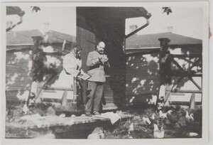 Akseli and Mary Gallen-Kallela on their yard in Porvoo, 1923.