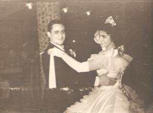 Gloria AcuÃ±a y el vate Reyes Ruiz.