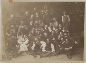 Group portrait with Axel GallÃ©n (approximately in the middle) and his colleagues at AcadÃ©mie Julian in Paris, in the 1880Â´s.