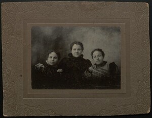 Portrait of Rosa Lee, Sarah, and Novaline George Baldwin (AC339-016-040-001)
