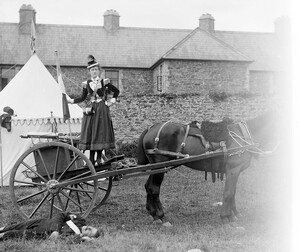 Miss Bay Farrell - known to go out "without her gloves"